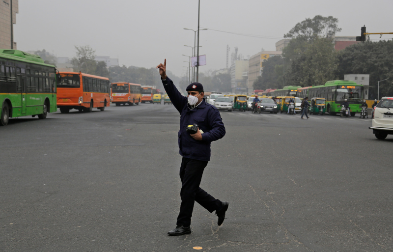 Illustration for article titled Delhi Still Chokes on Smog Despite Banning Half Its CarsĀ